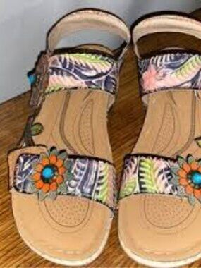 NWOT L'artise Floral Leaf Print Comfort Sandals 38